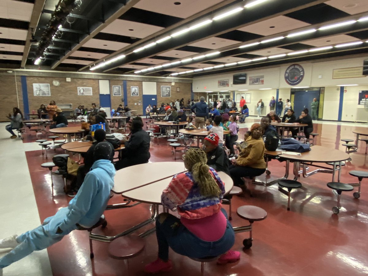 rsmoore5567's tweet photo. Dreary outside, but a great turnout for Saturday Family Academy. Over 20 local agencies and vendors lined the hallways with information to help strengthen families financially. Amazing performances and recognizing our students with 95%+ attendance.  #ONERCSD #Douglass https://t.co/TciNxZERt7