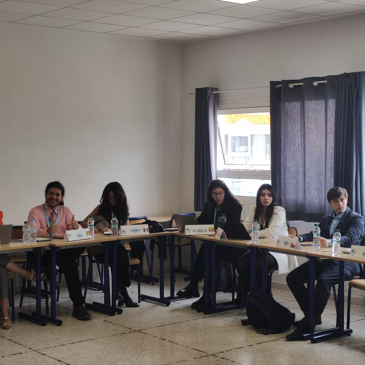 iejrjma's tweet photo. Nuestro alumnado encara la segunda jornada de debates desarrollando diferentes resoluciones a las problemáticas presentadas en este MUN.
@AccEducativaExt https://t.co/B4qYMN2GBd