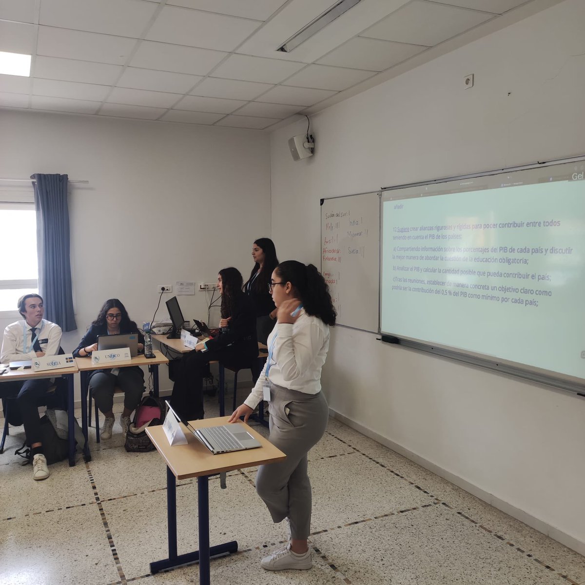 iejrjma's tweet photo. Nuestro alumnado encara la segunda jornada de debates desarrollando diferentes resoluciones a las problemáticas presentadas en este MUN.
@AccEducativaExt https://t.co/B4qYMN2GBd