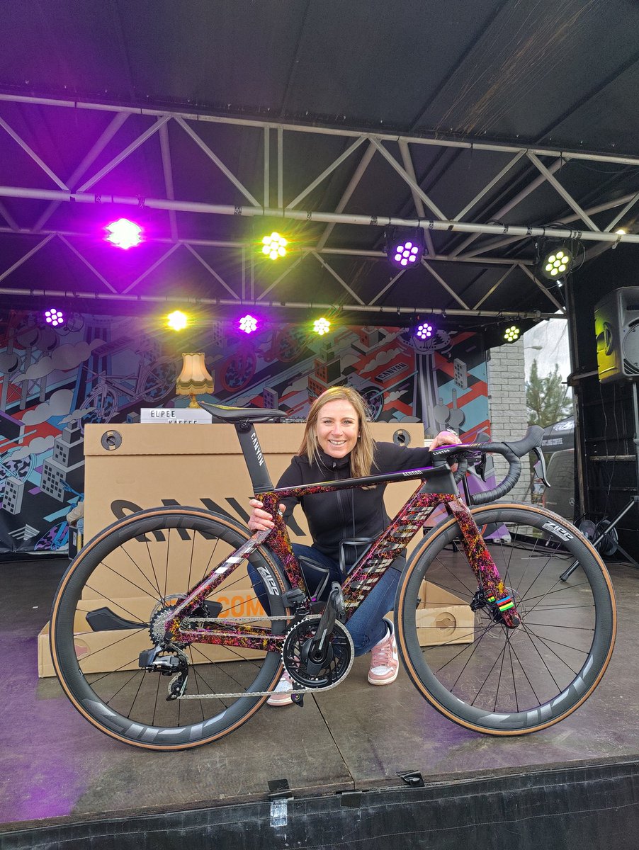 Ready for Liège😉! Sweet 💛❤️🩷🌈 memories on 1 Aeroad bike. DANKE @canyon_bikes ! Only this beauty needs to wait 1 day before I can will it: tomorrow for @NOSwielrennen analysis at finishline for both♀️&♂️races. Happy this year for the women not a start at 8.30AM.