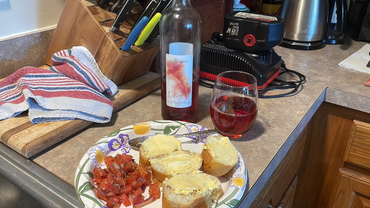 Wine and bruschetta time for Paris with love #POstables