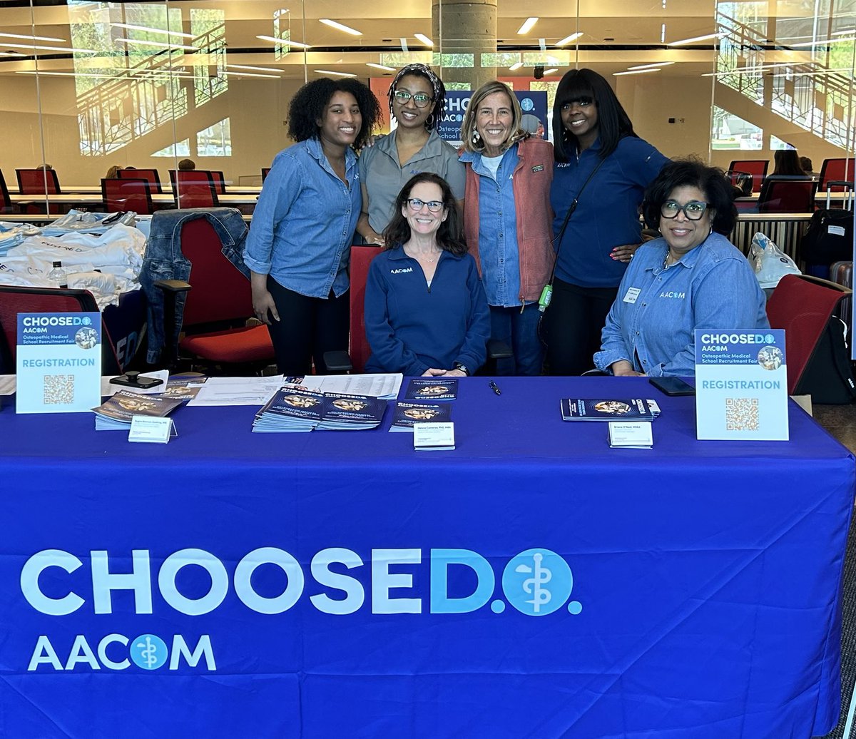 At the ⁦@AACOMmunities⁩ #osteopathic #medschool #recruitment fair today with great colleagues and future DO’s! All part of #EducatingLeaders24! #ChooseDO