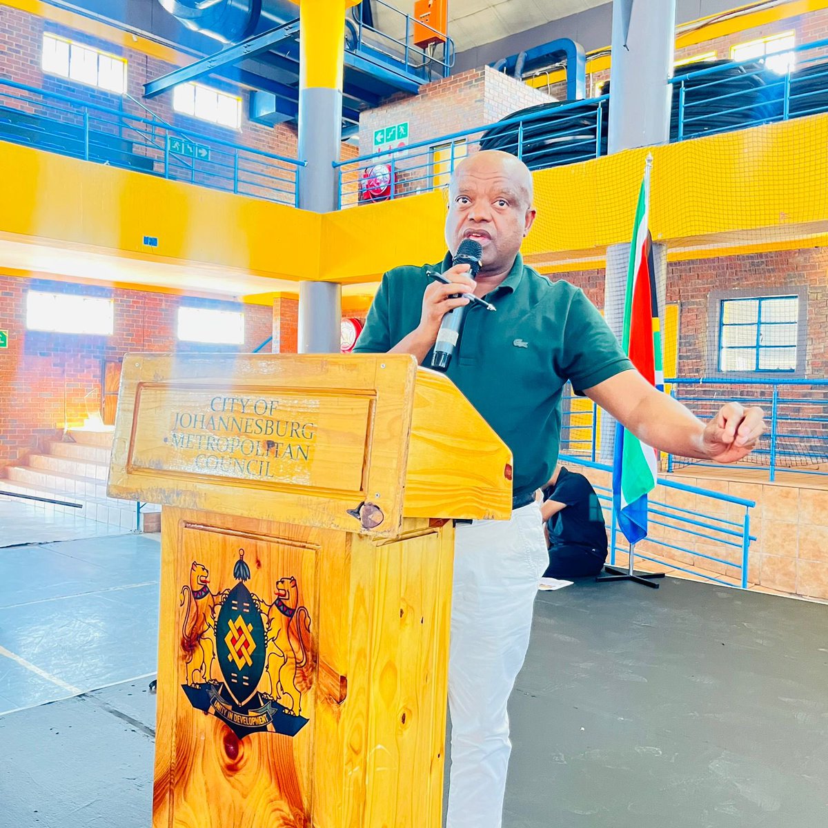 DadaMorero's tweet image. Dumelang badudi ba Toropo Kgolo ya Johannesburg.

Today we are at the IDP stakeholder engagement in Region D2.

#Joburgatwork 
#MakingTheImpossiblePossible

📌Orlando East Community Hall