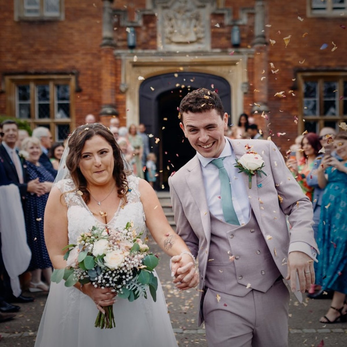 We did it! 💍
#WeddingCeremony #CeremonyFlowers #WeddingFlowers #WeddingFlorist #DeVereLatimerEstate #Hertfordshire #HemelHempstead #MaplesFlowers