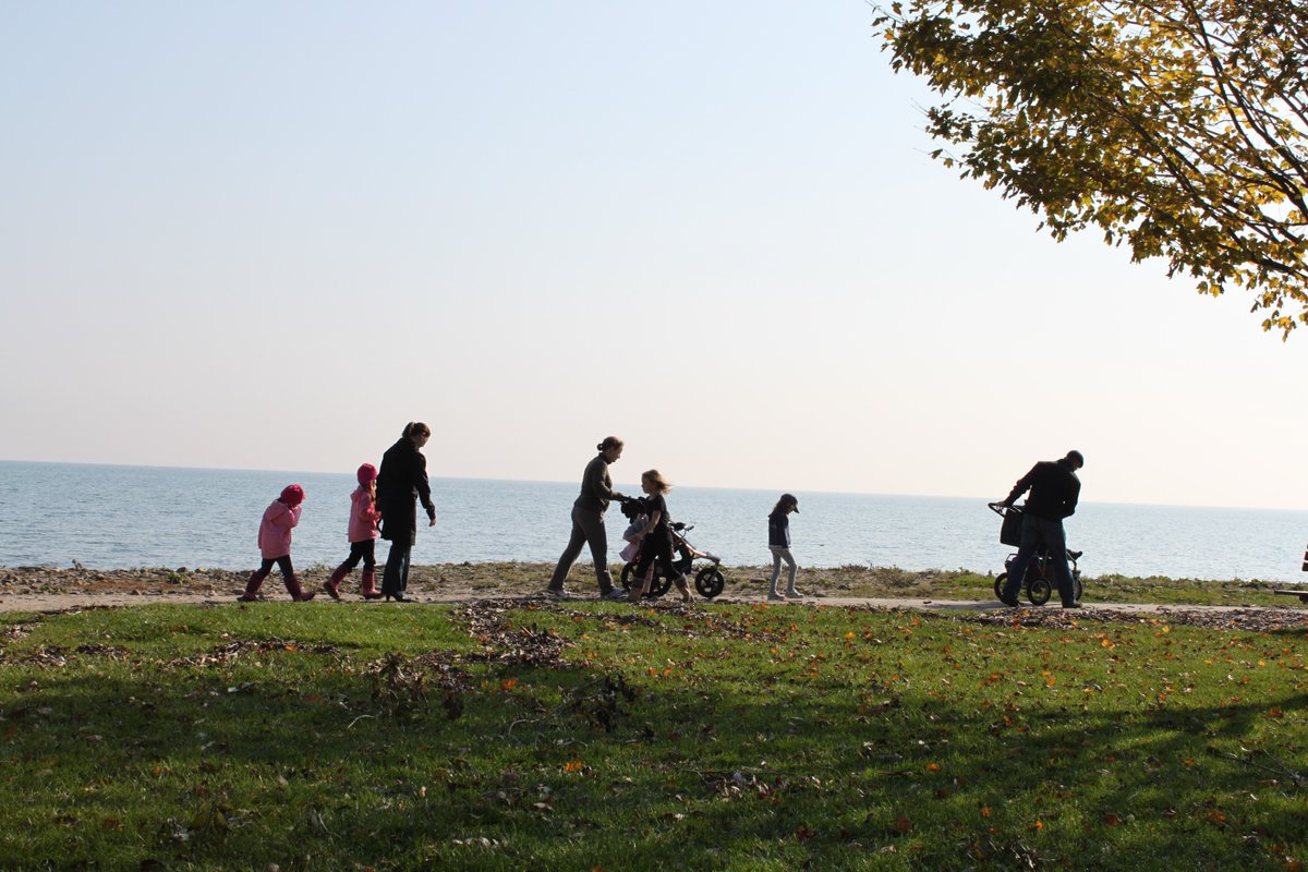 The #EarthWeek BINGO contest starts today, April 20! Download the BINGO card and submit each completed line to environment@oakville.ca for a chance to win! Learn more: oakville.ca/home-environme…