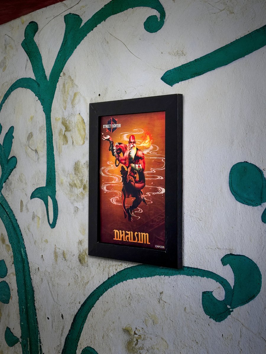 The yoga master Dhalsim can stretch his limbs, breathe fire, and teleport, all of which he can teach to dedicated individuals in #StreetFighter6. Show him you're serious by displaying this collectible lenticular Plax frame from @ThePixelFrames! 🔥 pixel-frames.com/home/plax/stre…