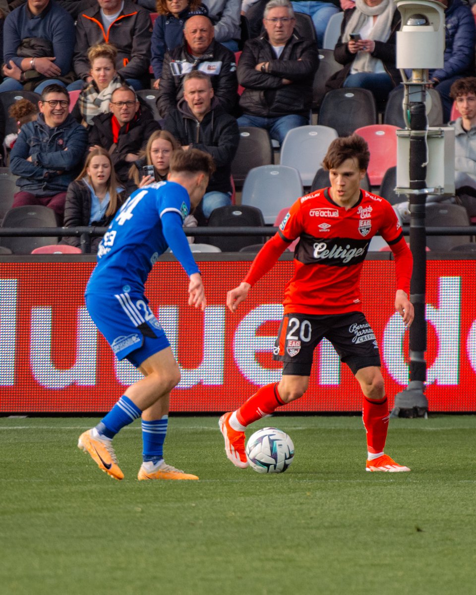 🚨 46' C'est reparti à Roudourou ! 🔴⚫️ 🔥 Allez les gars, 45 minutes pour inverser la tendance et aller chercher les trois points ! 🔥 #EAGSCB #TeamEAG #WarRaok