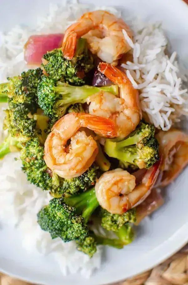 YUMMY RECIPE for you - shrimp and broccoli stir fry! 

Fast and easy, this recipe is the answer to dinner doldrums. With tasty ingredients such as garlic, ginger and soy sauce, this is a favourite. 💕

RECIPE: buff.ly/3eVOH8a
#seafood #deliciousfood
