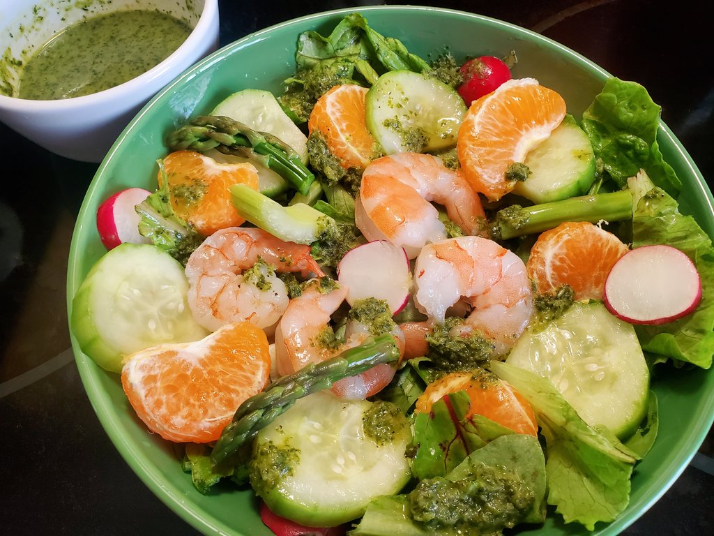 It is heating up outside. Made refreshing Citrus shrimp and cucumber salad with cilantro-lime dressing. Have a fantastic weekend 😀 😍🥗🙏
