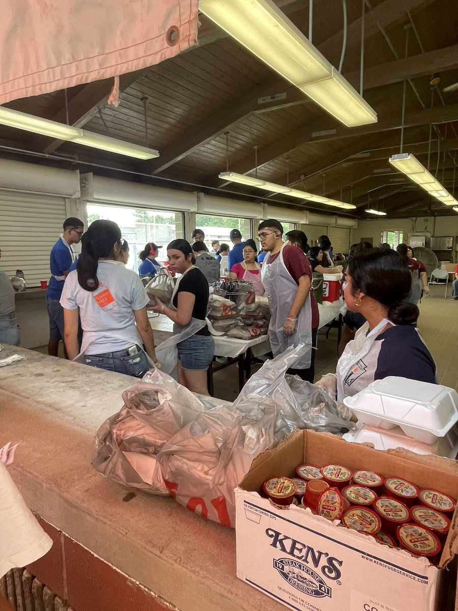 ChannelviewISD's tweet image. Happening now: The North Channel Rotary is hosting their annual crawfish boil. Great food and time for fellowship. Every year we have several students volunteer to help with the event. #WeAreChannelview
