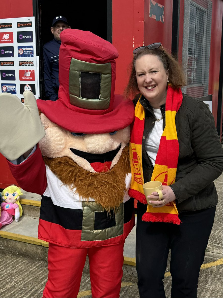 I always enjoy getting along to watch @BanburyUnitedFC play, especially when the sun is shining. ☀️ Today was never going to be an easy final match against league champions @tamworthfc, but the Puritans played well and had some good chances. 🔴🟡