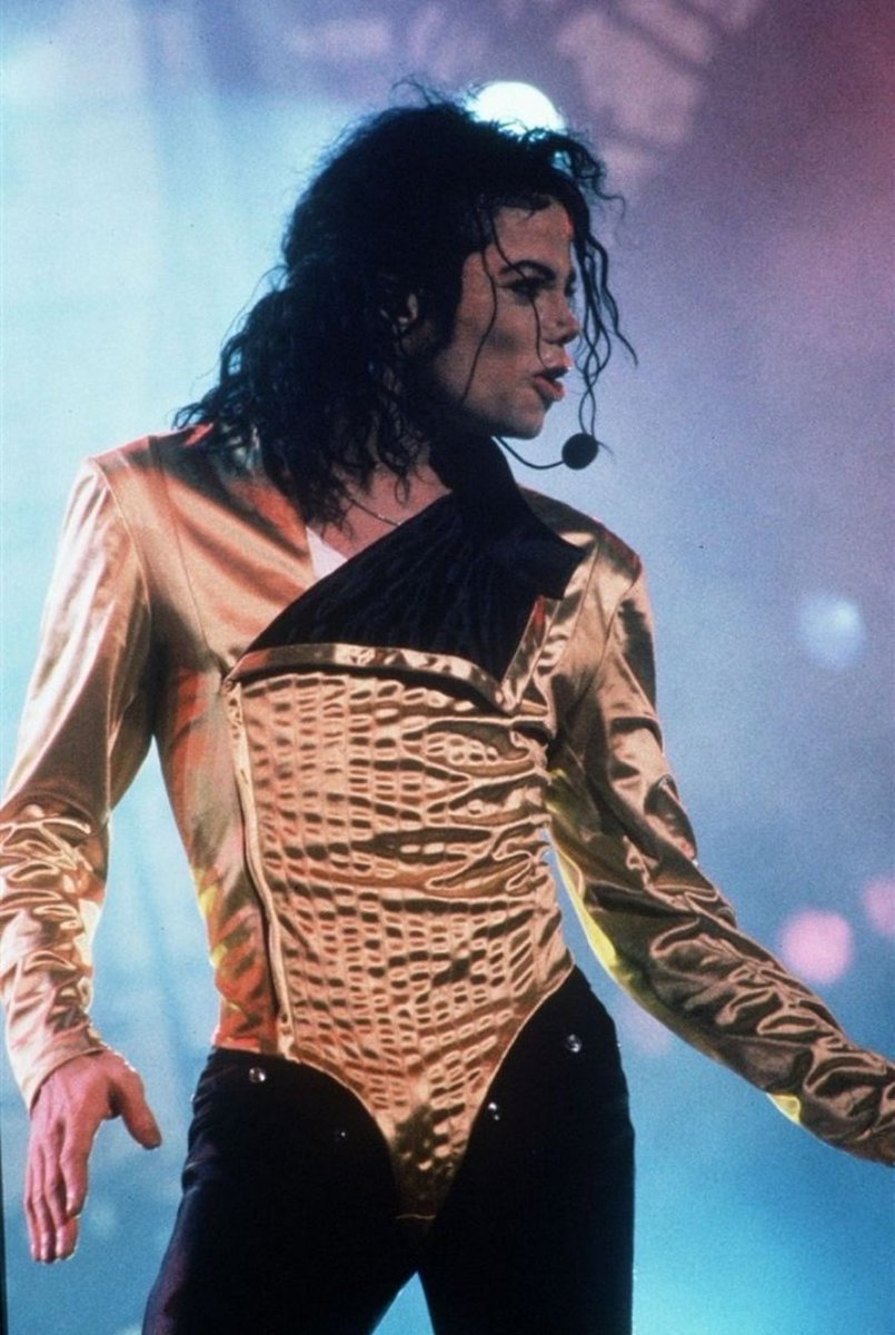 mjslovaaaa's tweet photo. Michael Joseph Jackson https://t.co/lEnzMIh4BF