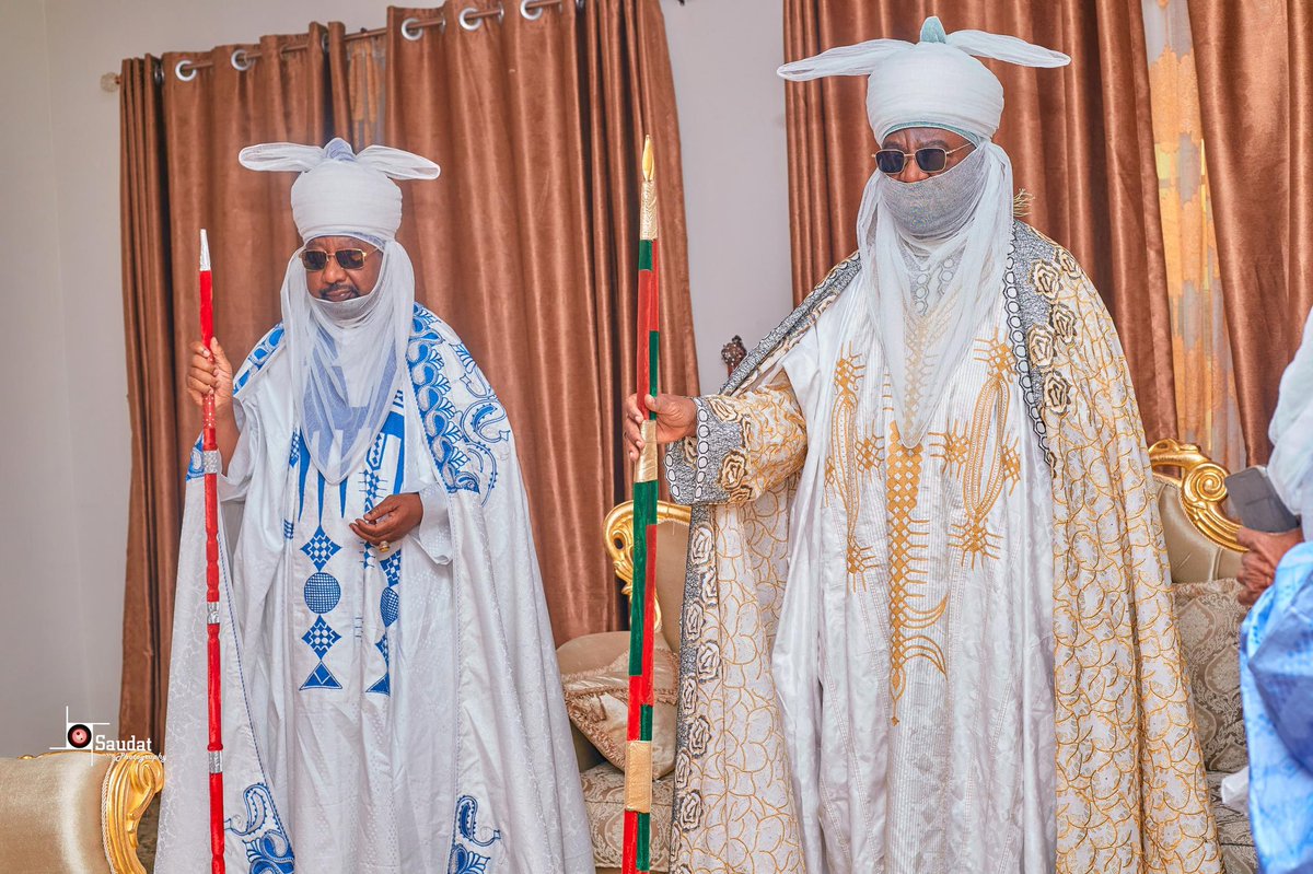 Mai Alfarma Sarkin Musulmi Alh. Abubakar Sa’ad III CFR, Mai Martaba Sarkin Kano Alh. Aminu Ado Bayero CFR CNOL JP a gurin taron Karrama Mai Martaba Sarkin Bichi Alh. Dr. Nasir Ado Bayero OFR A garin Sokoto Allah Ya Kama Ran Sarki Ya Dade