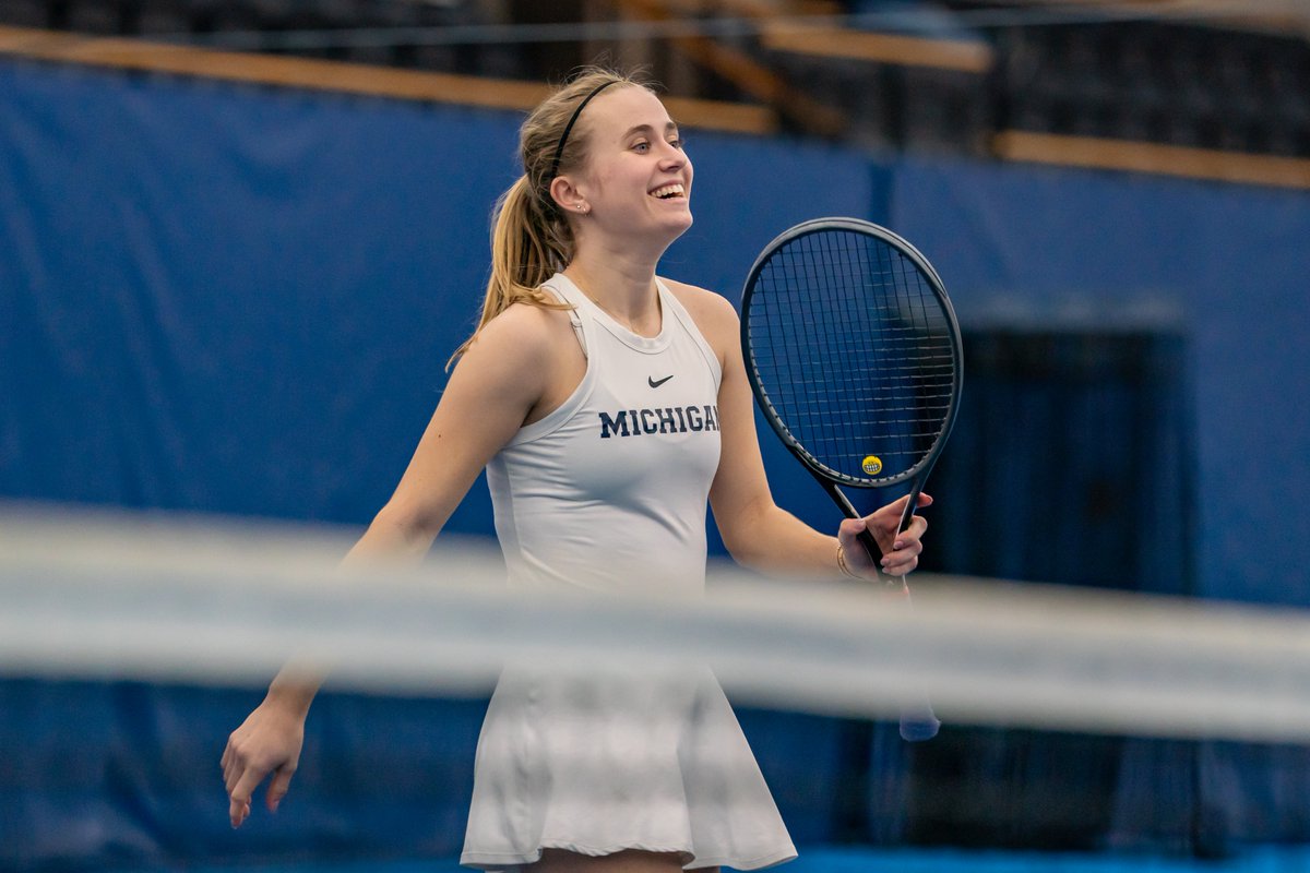 Reese Miller puts Michigan's third point on the board with a 6-4, 6-3 win at No. 6 Michigan 3, Iowa 0 #GoBlue