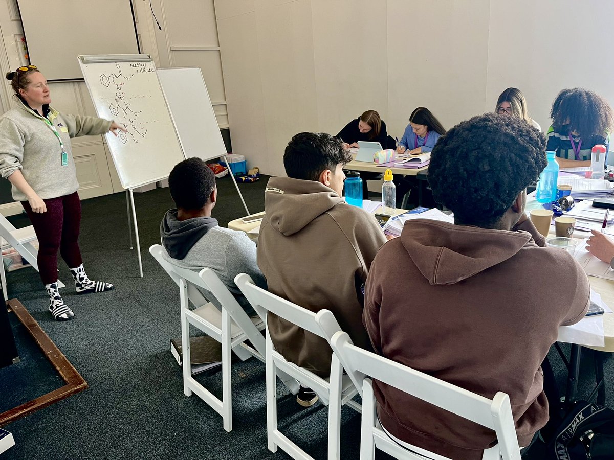 OrielHighSchool's tweet image. Brilliant second day at Windmill Hill for our awesome Y13 Chemists. 5+ full on hours of revision with Miss Pooley &amp;amp; Miss Everitt + time for some outdoor down-time (or up time!), climbing Jacob’s ladder &amp;amp; trying their hands at rifle shooting 💜 #RevisionWeekend  #TeamChemistry