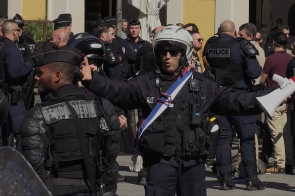 Affaire Legay : le collectif s'oppose à la nomination de Rabah Souchi comme directeur adjoint de la police municipale de Nice france3-regions.francetvinfo.fr/provence-alpes… #violence @VilledeNice @attac_fr