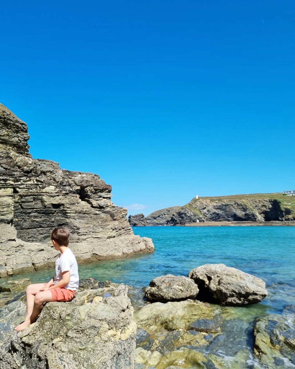 A stunning day on the beach, digging moats & building dams, exploring the rockpools, then fish & chips for tea! #Cornwall