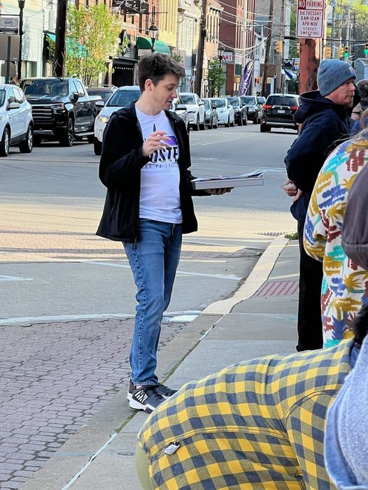@Fwd_Party @FwdPennsylvania @AndrewYang @ericsettle4AG @benvalimont About 100 people signed my nomination papers this morning starting at 7:15 while waiting in line for Record Store Day! 100 people said yes --- there is room for an independent on their ballot this November.