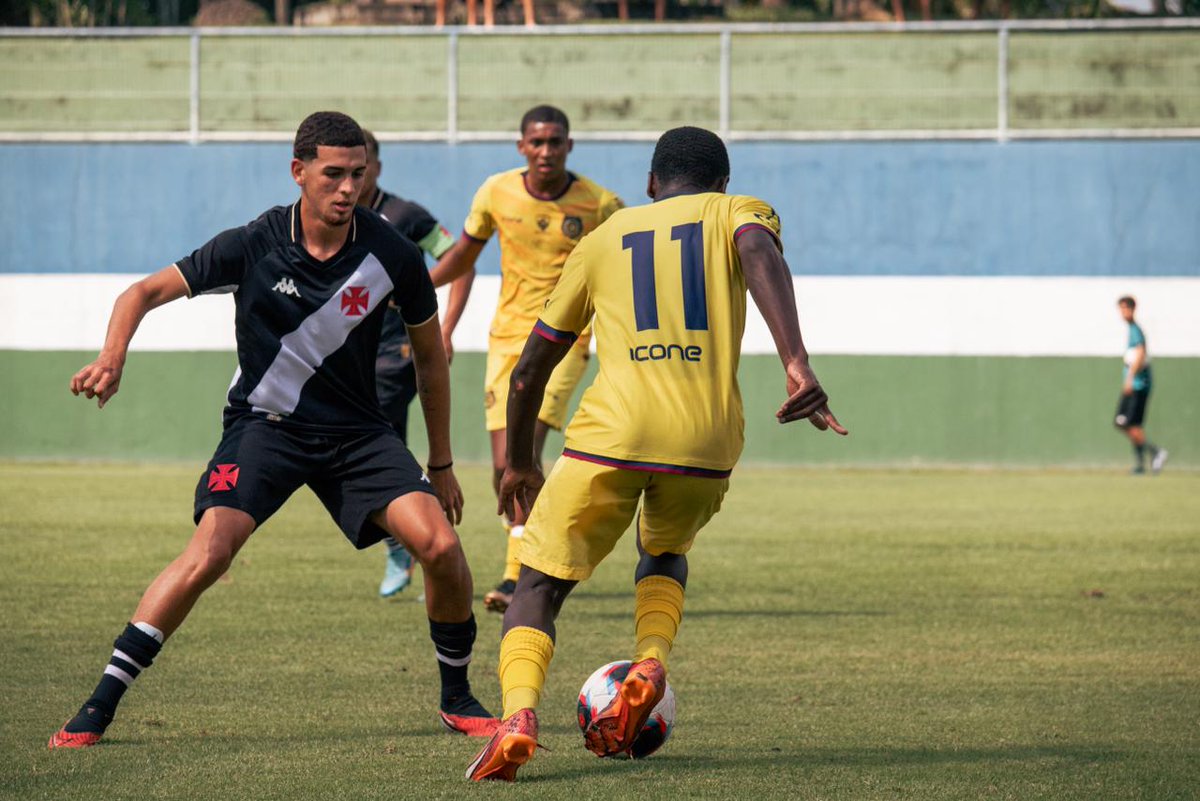 Final de jogo. Vasco 4x1 Madureira. O gol do Tricolor Suburbano foi marcado pelo Oto Alves. Os Crias do MEC voltam a campo no próximo sábado (27) contra o Nova Iguaçu em Conselheiro Galvão às 11h pela oitava rodada da Copa Rio sub-17. 📸 Breno Becker | MEC