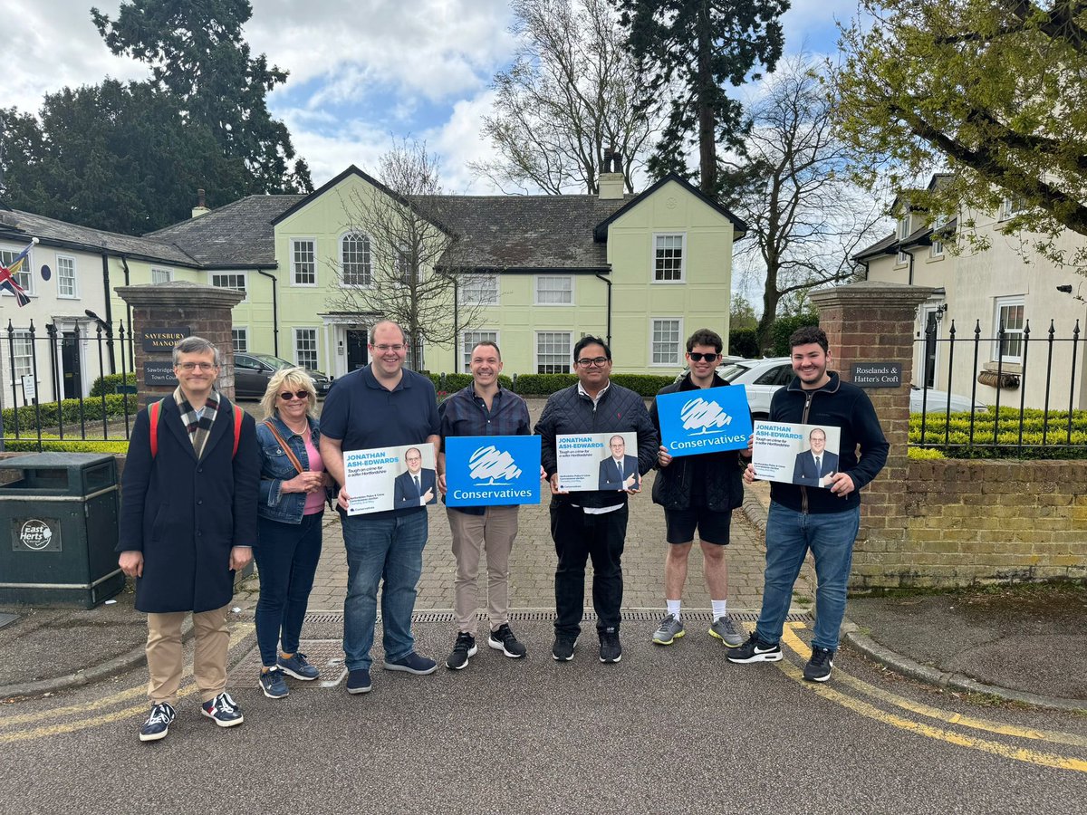 🚔 Great to be out in Sawbridgeworth today with our @HertStortford team and @JulieMarsonMP to support our Hertfordshire PCC candidate, @JAshEdwards 🚨 Vote for Jonathan on the 2nd of May for a safer Hertfordshire! #VoteConservative #ToryCanvass