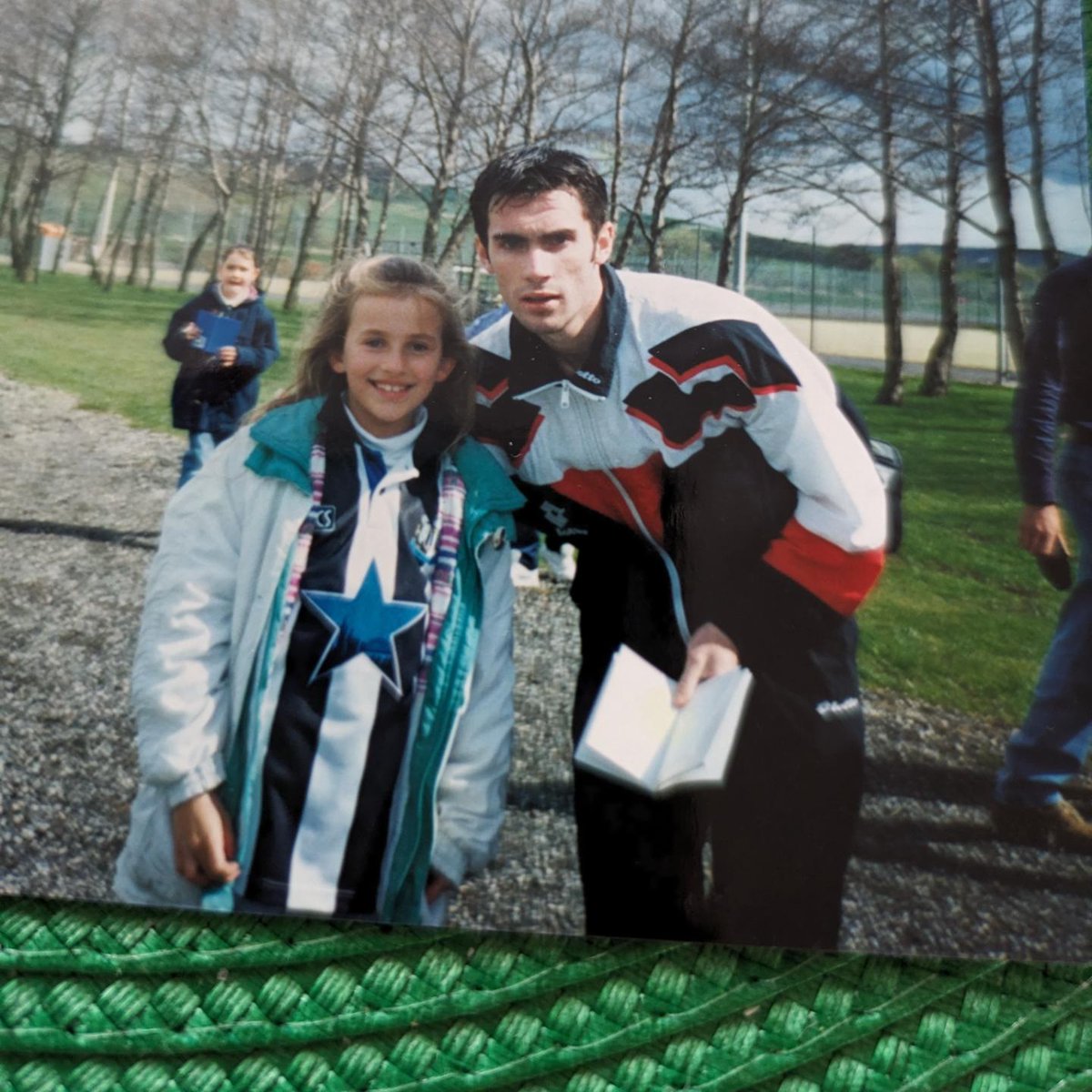 Buzzed my Mam found my autograph book. Yeah, I was that cool. 

Unearthed this pic of me and @KeithGillespie7 💕 I thought I'd misplaced it but no, I was keeping it in my cool autograph book 🤣

A few other gems too #NUFC #Newcastleunited #toon