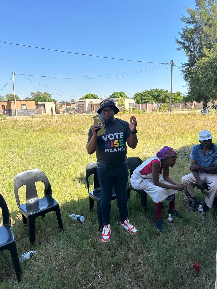 The message was well received in Mapotla, leader Moses Ntimane and @nramulifho made sure there were no questions left unanswered. 

#RISEMzansiTurns1
#Weneednewleaders 
#VoteRISEMzansi