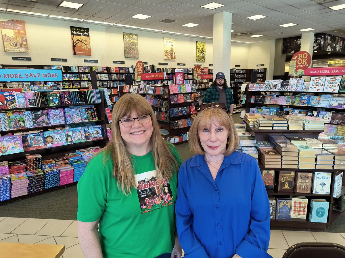 Hanging out with Katherine Ramsland!
Center valley Barnes and Noble, PA! Until 4 pm!!! Love her new book, The Serial Killer's Apprentice!
#KatherineRamsland #Crimecon #podcast