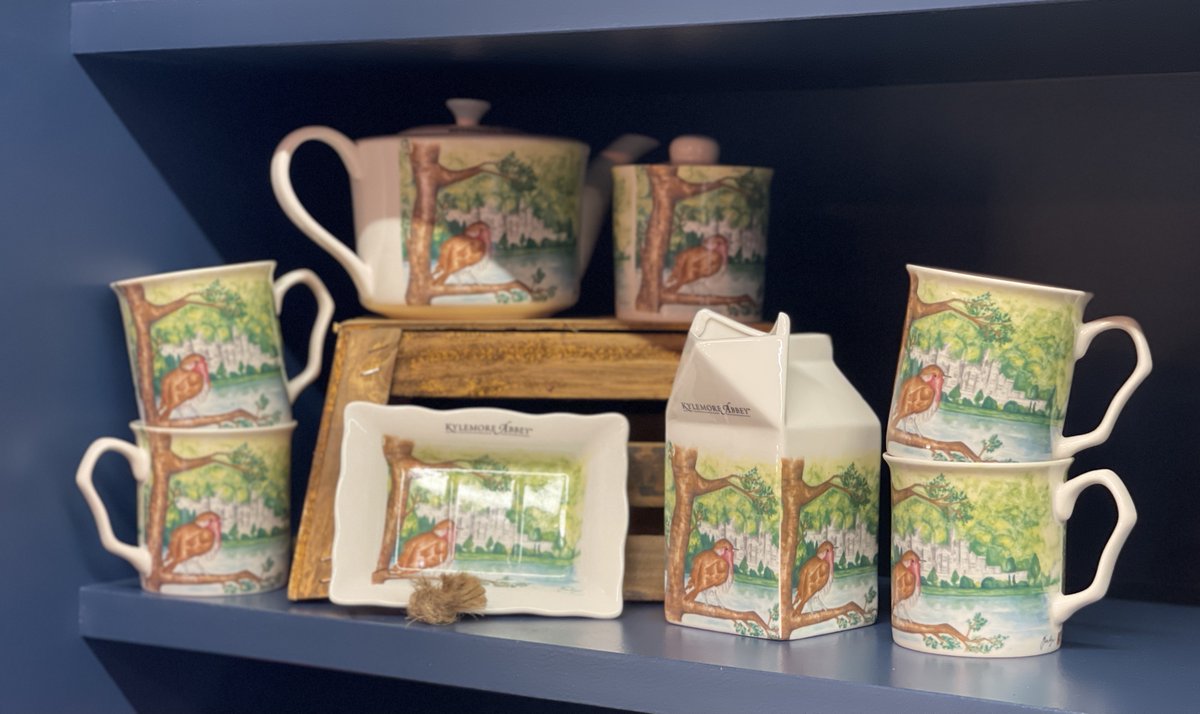 📣All U.S followers📣 Mother's Day is just around the corner and the Kylemore Craft & Design Shop is the perfect one stop shop with beautifully curated giftboxes and unique gifts to treat the special mum in your life💛 #MothersDay #KylemoreAbbey #Giftboxes #AStorySoTimeless