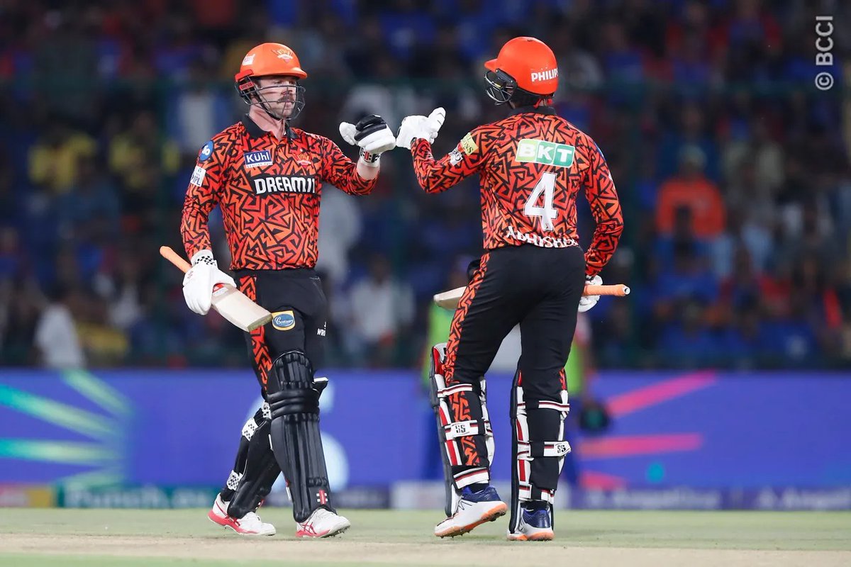 sachin_rt's tweet photo. What is it with @SunRisers that they’ve gotten past 260 thrice in this season alone! 🤯

Today was a game where they completely outclassed @DelhiCapitals. 

They, of course, batted well thanks to a mind-boggling start by @travishead34 & @IamAbhiSharma4 and a wonderful finish by Shahbaz. 

And in the 2nd half of the game, they bowled much better than DC, with their variations proving to be very effective. Well played, SRH!

#DCvSRH #IPL2024