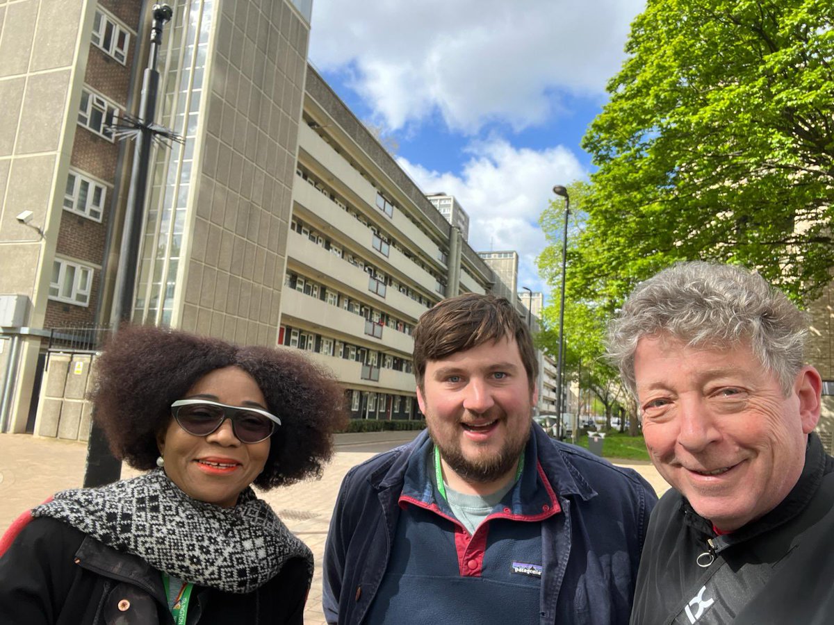 A marathon session today from 10 to 4pm, knocking on postal voters’ doors, on a windy Saturday in St Peter's and Canalside
@RosalineOgunro 
@IslingtonLabour 
#StPeters #Canalside 
#VoteLabour #VoteSadiq #VoteSem #Islington