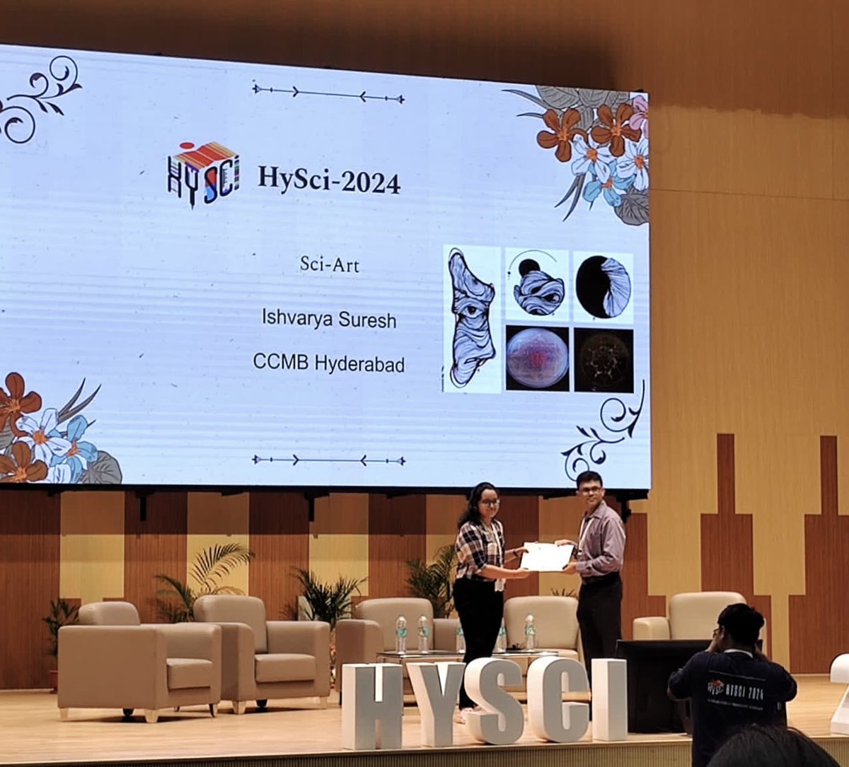 sriram_varahan's tweet image. Happy to see @HySciConference provide a great platform for students/postdocs to showcase their work. Our lab had a great time this year @dhrumishah99 gave her first talk @SudharsanM17 @Phatak6Phatak presented their first posters &amp;amp; @ishvarya_suresh bagged the 1st prize for #sciart