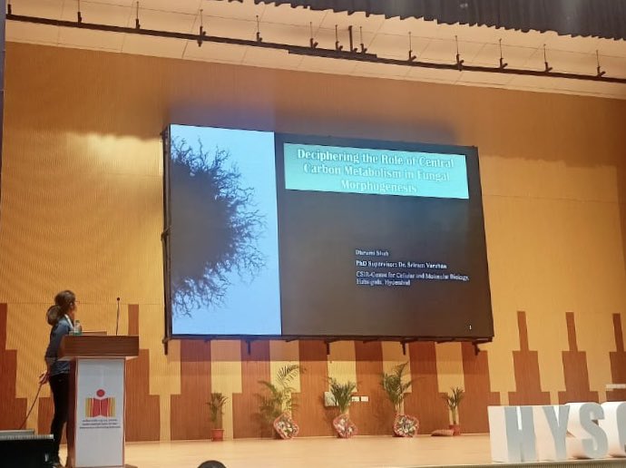 sriram_varahan's tweet image. Happy to see @HySciConference provide a great platform for students/postdocs to showcase their work. Our lab had a great time this year @dhrumishah99 gave her first talk @SudharsanM17 @Phatak6Phatak presented their first posters &amp;amp; @ishvarya_suresh bagged the 1st prize for #sciart