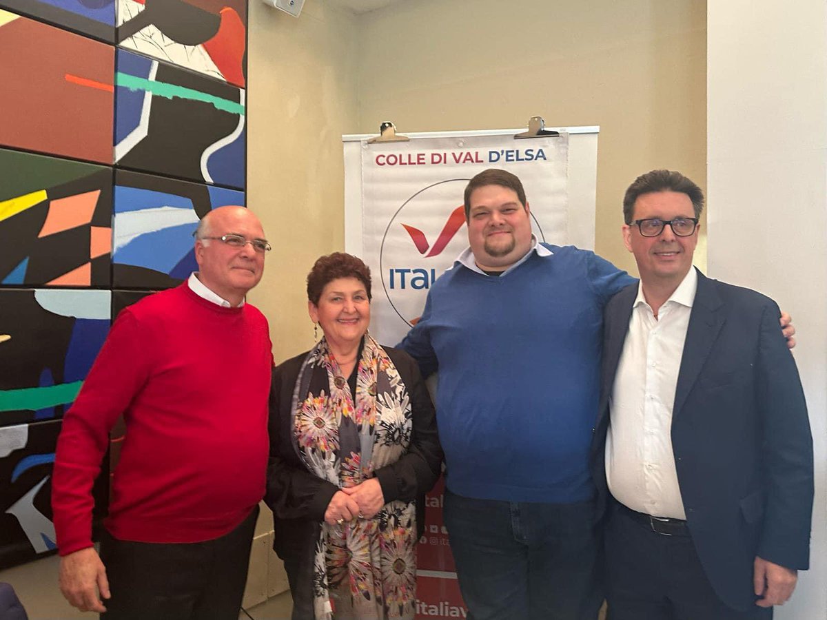 Oggi dopo la mattinata a Roma per la presentazione della lista Stati Uniti d’Europa sono venuto a Colle Val d’Elsa per parlare di Europa e del nostro progetto con @TeresaBellanova. Una giornata intensa ma veramente bella.