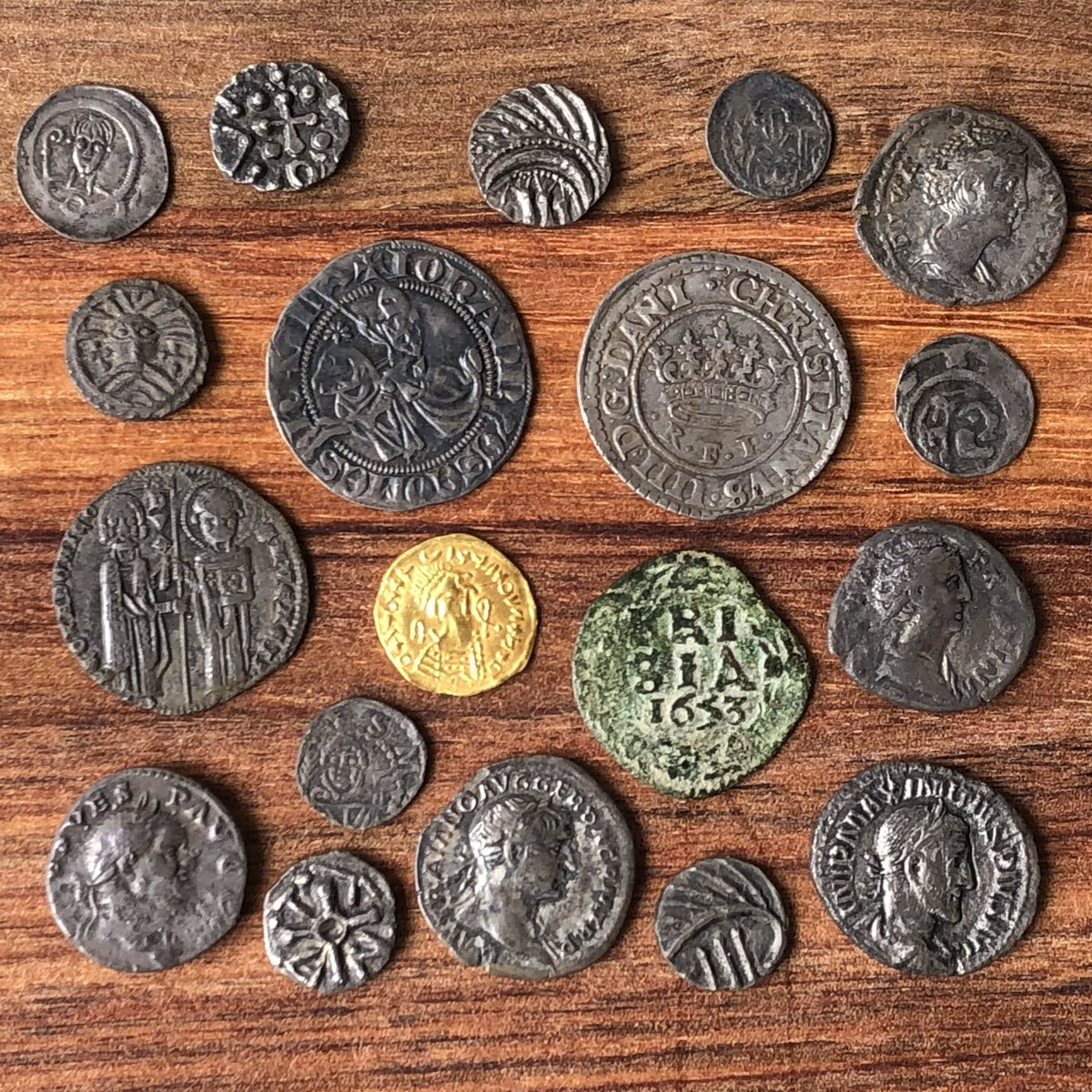 Just a cool picture of some of the best coins I’ve found metaldetecting! 😎👍🍀 #metaldetecting