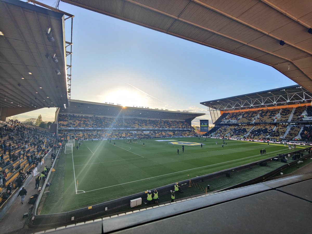 Lovely evening for it #WOLARS #COYW