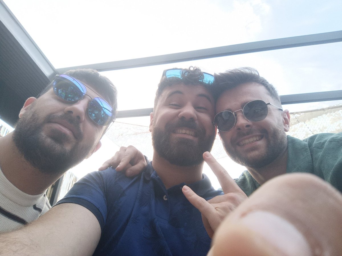 Que contento estoy de ver a mi gente a tos los chavales menos a alguien en concreto <a href="/manoloher27/">manolo hernandez</a> que es gilipollo, no querías casa con tu novia pues ahí tienes piso.
PD: Invita <a href="/barea98/">Rafa Barea</a> a tu boda jajaja salu2