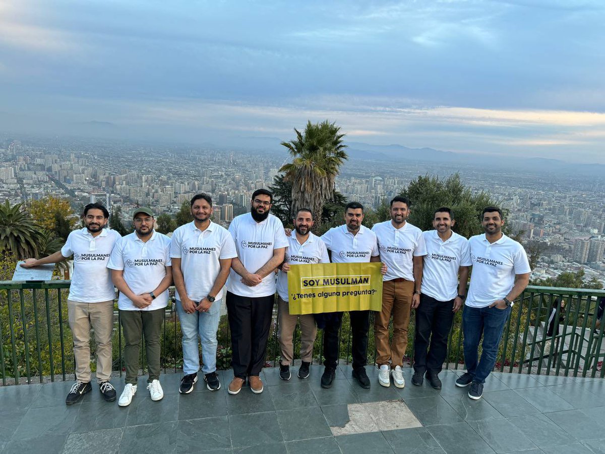 Conveying the beautiful teachings of Islam while appreciating the breath taking scenery, our brothers from @UKMuslimYouth and South America scaled Cerro San Cristóbal, one of the highest points in Santiago #Chile.