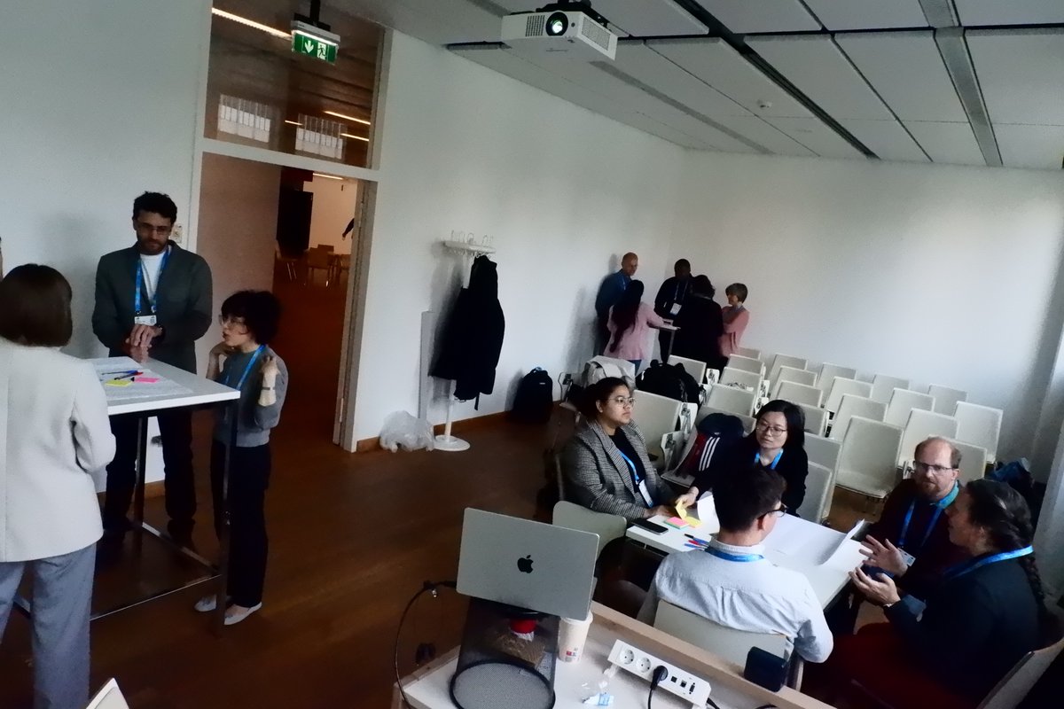 Massive thanks to everyone who attended the first workshop to write a community paper ✍️ on science communication in #HELPING, the new scientific decade of <a href="/IAHS_AISH/">IAHS_AISH</a> at #EGU24! Stimulating discussions and amazing ideas! Can't wait to continue working on this with you guys! 💪