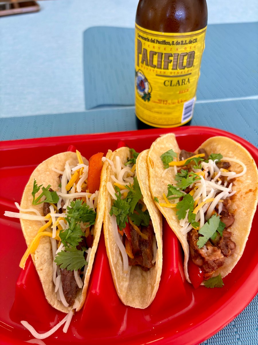 Beef tacos 🌮 🌮🌮 in Corn 🌽 tortillas with a 🥶 Pacifico 🍺😋😋😋☀️🏝️🏴‍☠️👍🏻