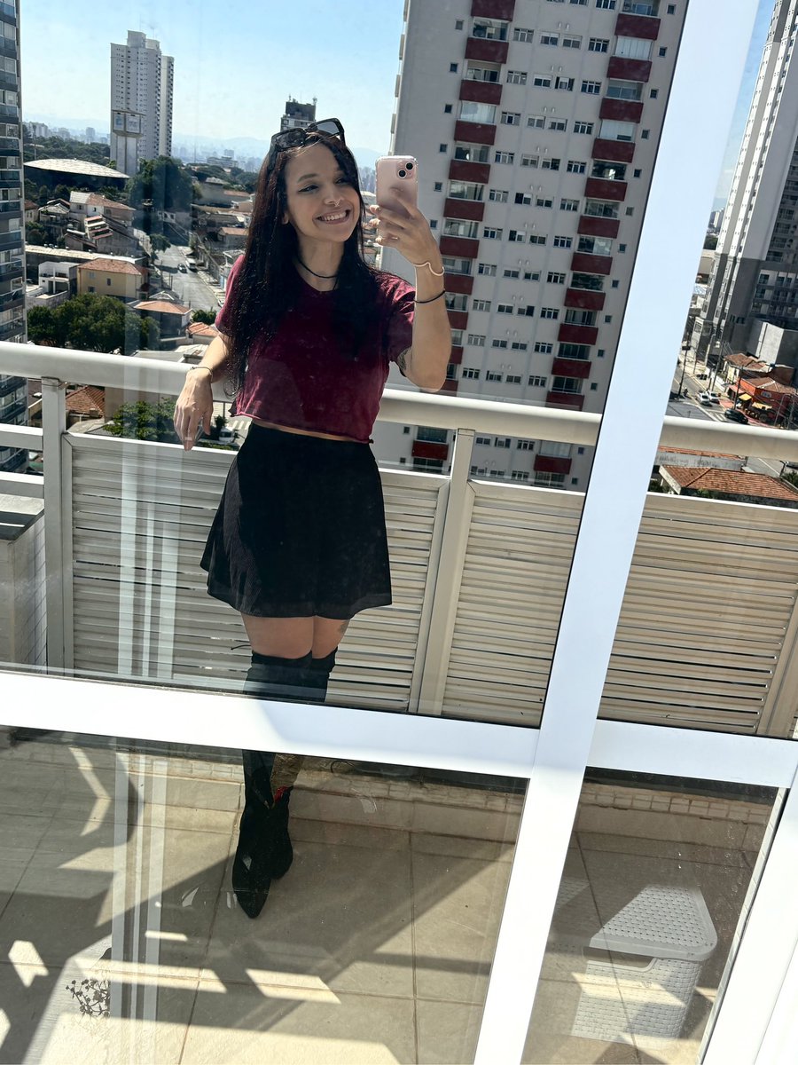 fabisegnini's tweet photo. Morar em SP é isso. Acorda,tá frio. Veste roupa de frio e passa calor o resto do dia. https://t.co/ji84K4jdXF