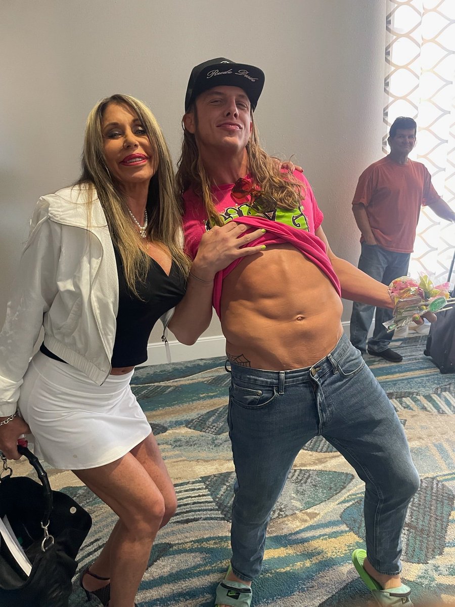 I hung up out with @SuperKingofBros Took this pic to get my cougar friend jealous.