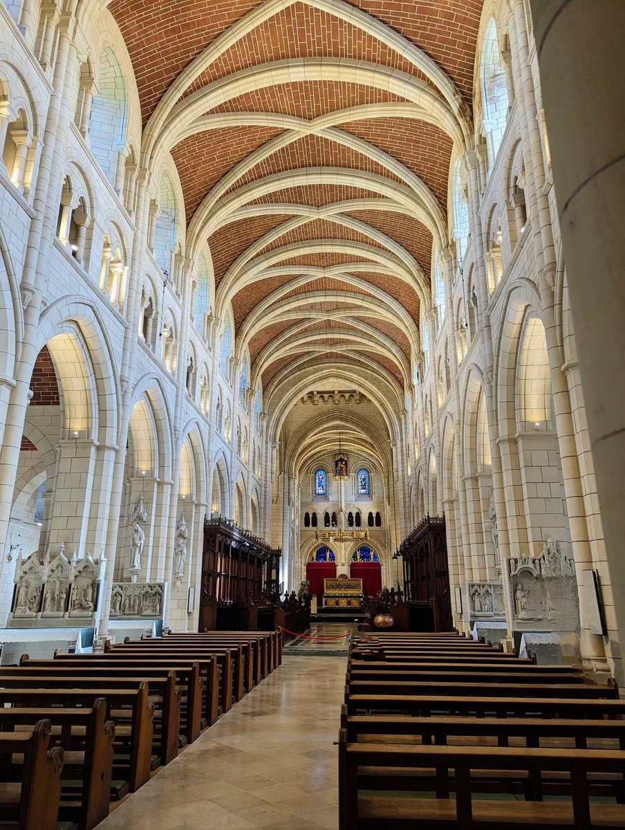 Buckfastleigh Abbey looked stunning in the glorious sunshine today #buckfastleighabbey #buckfastleigh #abbey #SaturdayVibes #SaturdayMorning #SaturdayMotivation #sunshine