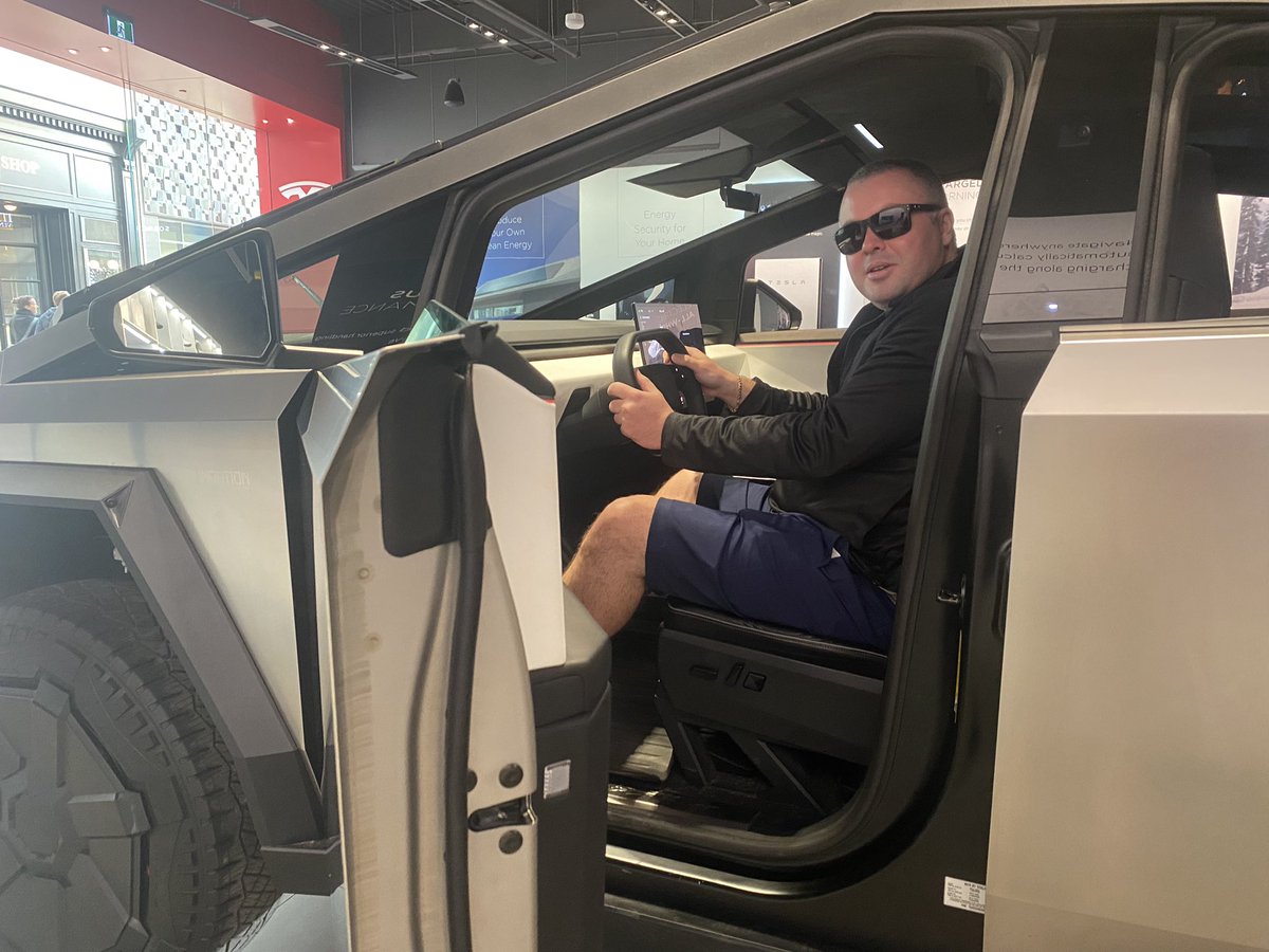 ChrisDeneWells's tweet photo. @Tesla Cybertruck https://t.co/rHuQ15gRFE