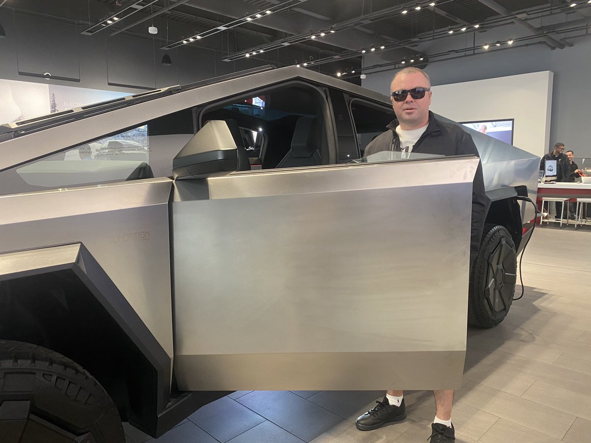 ChrisDeneWells's tweet photo. @Tesla Cybertruck https://t.co/rHuQ15gRFE