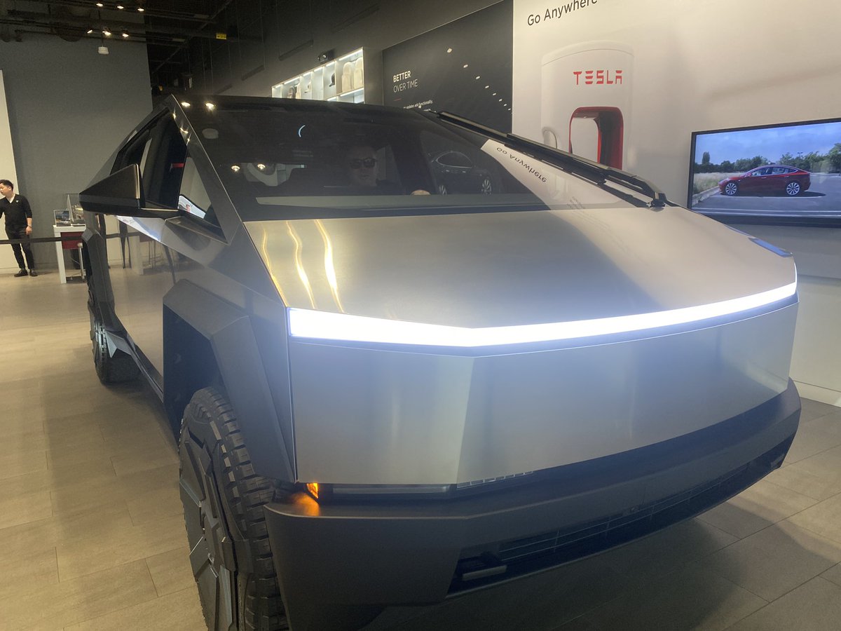 ChrisDeneWells's tweet photo. @Tesla Cybertruck https://t.co/rHuQ15gRFE