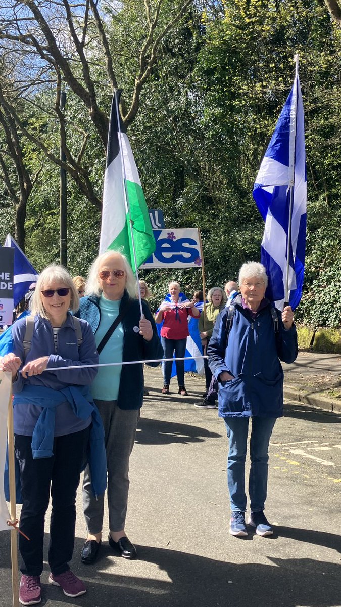 Inverclyde familiar faces - uplifting weather, uplifting speeches, uplifting day. #BelieveInScotland