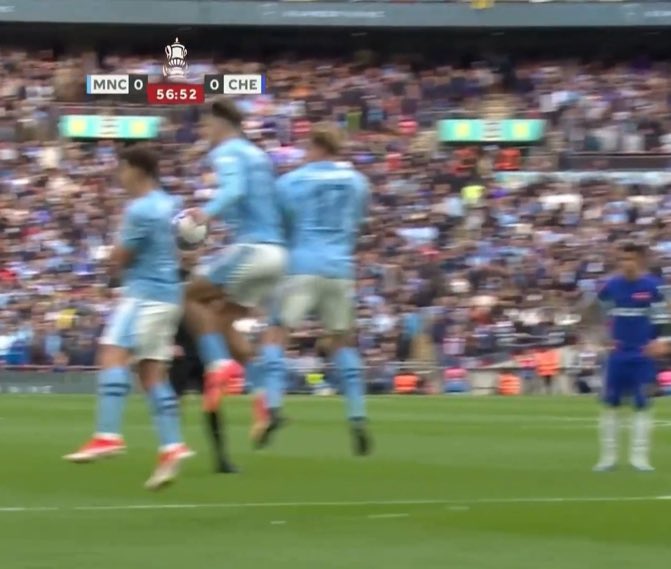 CFC4World's tweet photo. طارق الجلاهمة [beIN] : "ركلة جزاء واضحة لتشيلسي لم تحتسب".

حاتم الطرابلسي [beIN] : "ركلة جزاء بالتأكيد".

جون اوبي ميكيل [beIN] : "ركلة جزاء واضحة وكان يجب العودة لتقنية الـ VAR". https://t.co/zzqvxzWxqZ