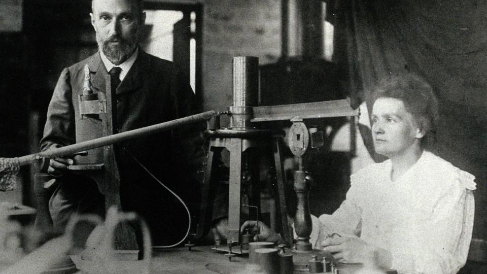 Il y a 29 ans, Marie & Pierre Curie 🌟 ont rejoint le Panthéon, honorant leur quête épique pour percer les secrets de l'atome 💥. Leur passion pour la science transforme encore le monde aujourd'hui. Soyons curieux et audacieux comme eux! #Curie #ScienceRocks #inspiration