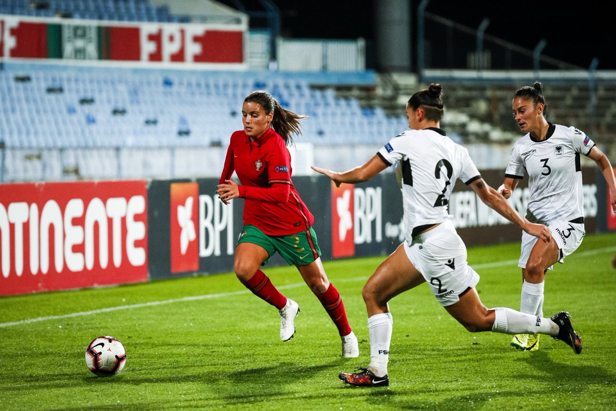 O trio português do Servette FC conquista a Taça da Suiça!🏆🇵🇹 Parabéns, Inês Pereira, Joana Marchão e Mónica Mendes! ⛵