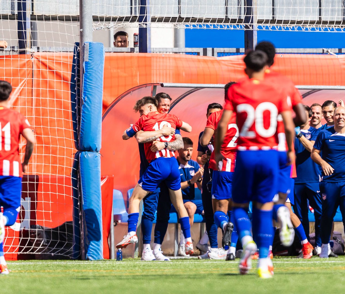 Web Fernando Torres Oficial (@webftorres) on Twitter photo 🏆 ¡ <a href="/AtletiAcademia/">Atleti Academia</a> Campeón! El Juvenil A dirigido por Fernando <a href="/Torres/">Fernando Torres</a>, coronado en División de Honor #DH5 🔴⚪👏
👉🔗 bit.ly/F9T-JuvenilA-C…
#F9T | #Torres | #FernandoTorres 🏆 ¡ <a href="/AtletiAcademia/">Atleti Academia</a> Campeón! El Juvenil A dirigido por Fernando <a href="/Torres/">Fernando Torres</a>, coronado en División de Honor #DH5 🔴⚪👏
👉🔗 bit.ly/F9T-JuvenilA-C…
#F9T | #Torres | #FernandoTorres